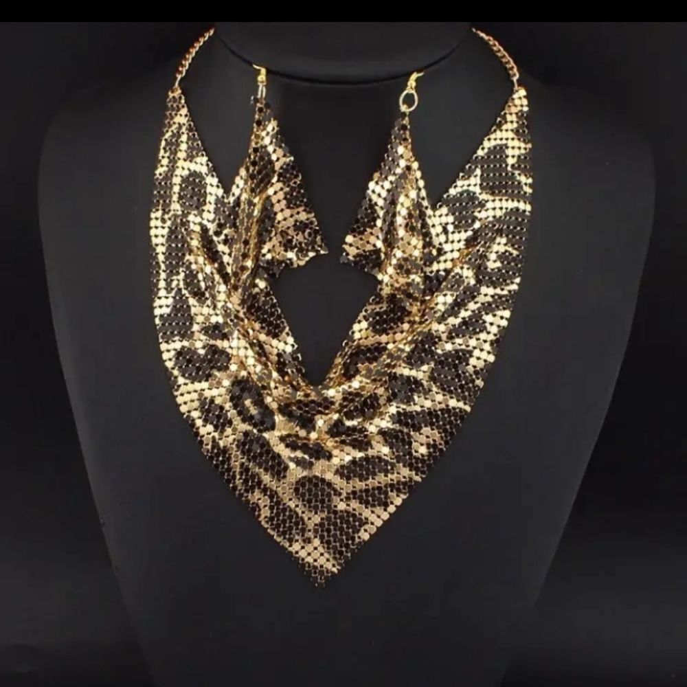 Leopard Print Bib Choker Necklace and Earring Set - Picture 2 of 3